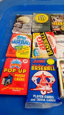 LOT 119 - NINE PACKS OF VINTAGE BASEBALL CARDS