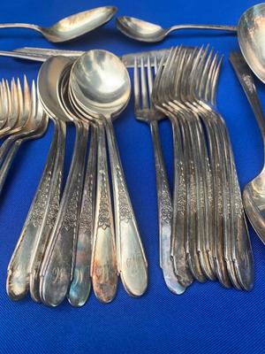 Rogers Brothers Silverplate Flatware Set