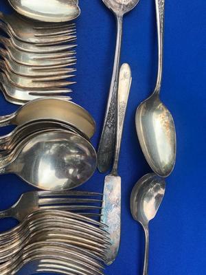 Rogers Brothers Silverplate Flatware Set