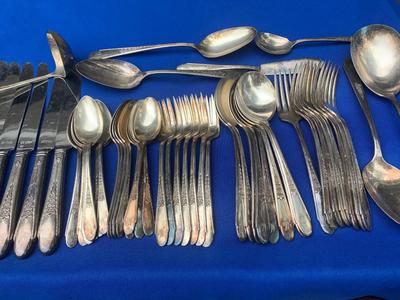 Rogers Brothers Silverplate Flatware Set