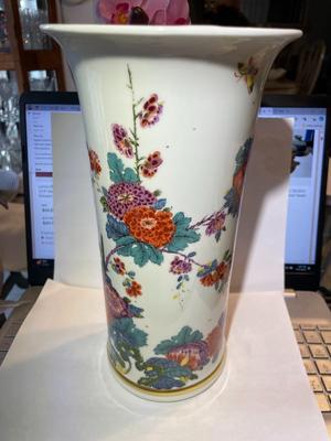 Vintage Lenox Saxony Porcelain Vase 11" Tall Commemorating the Smithsonian Institution in Good Preowned Condition.