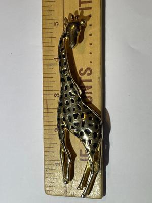 Large Vintage Enamel 5" Figural Giraffe Pin/Brooch in Good Preowned Condition.