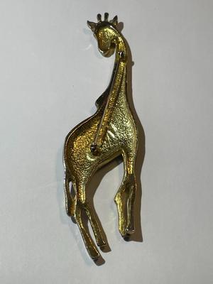 Large Vintage Enamel 5" Figural Giraffe Pin/Brooch in Good Preowned Condition.