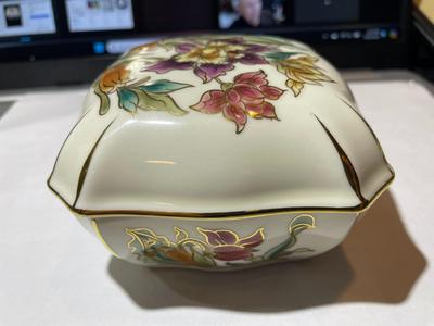 Vintage Zsolnay Porcelain Jewelry/Trinket Box 4 1/4" Hand-painted in VG Preowned Condition.