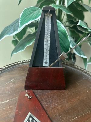 German Wittner Metronome Mahogany Pyramid-Works