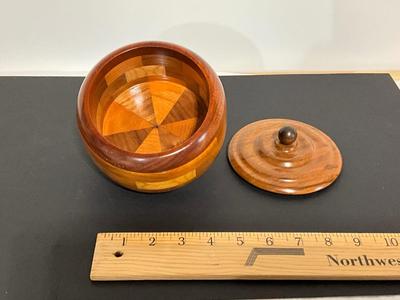 Wooden bowl with lid