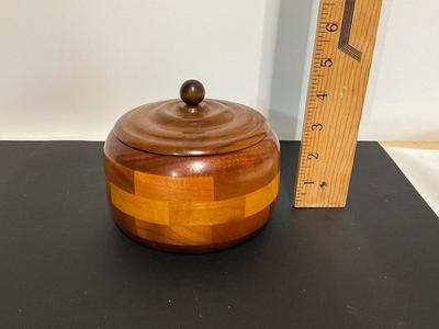 Wooden bowl with lid