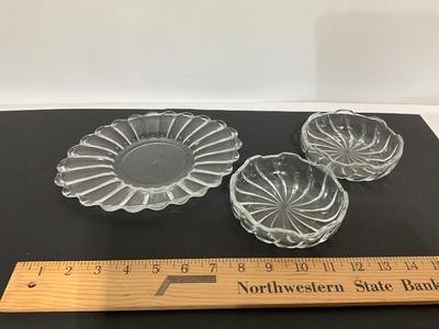 Glass platter and cigarette bowld