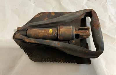 Trenching Tool, dig your own Fox hole.