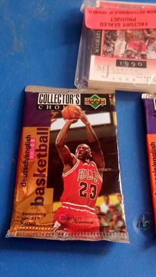 LOT 131 - MICHAEL JORDAN BASKETBALL CARDS