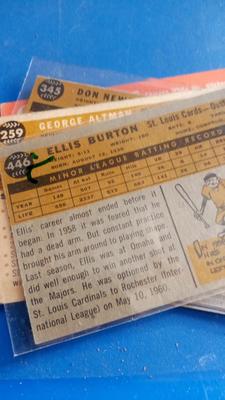 LOT 132 - 7 OLD BASEBALL CARDS