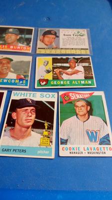 LOT 132 - 7 OLD BASEBALL CARDS