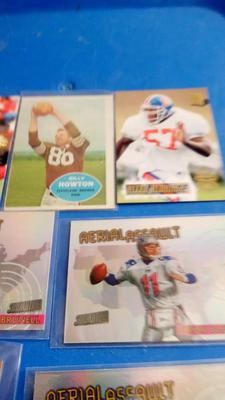 LOT 133 - 8 OLD FOOTBALL CARDS
