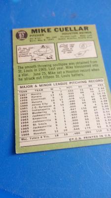 LOT 134 - NINE BASEBALL CARDS FROM THE 60'S