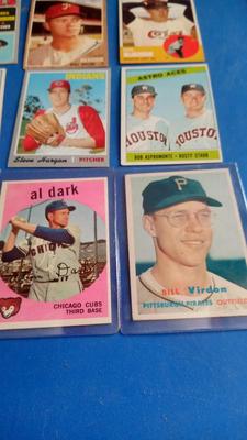 LOT 134 - NINE BASEBALL CARDS FROM THE 60'S