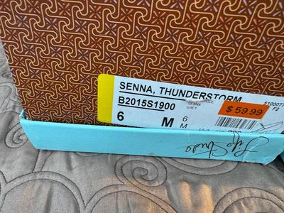 Life Stride - Women’s Sz 6 (never worn)