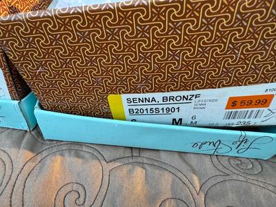 Life Stride - Women’s Sz 6 (never worn)