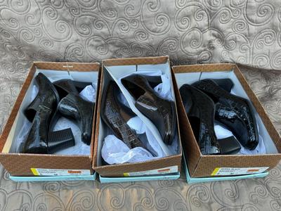 Life Stride - Women’s Sz 6 (never worn)