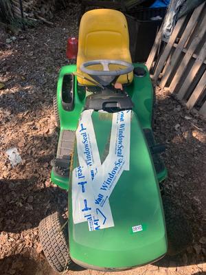 John Deere Lawn Tractor