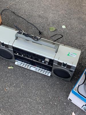 Electronics Lot - Boom Box / Radios