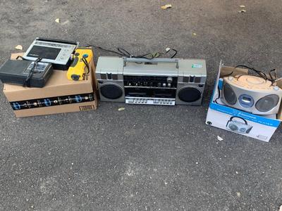 Electronics Lot - Boom Box / Radios
