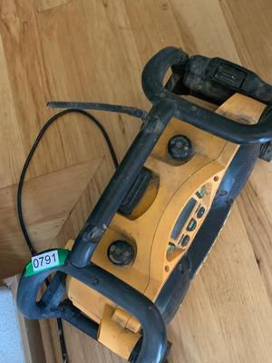 DeWalt Battery Pack Job Site Tough Radio