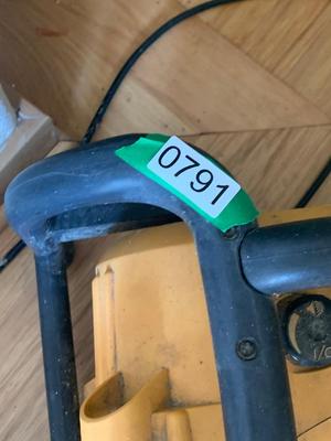 DeWalt Battery Pack Job Site Tough Radio