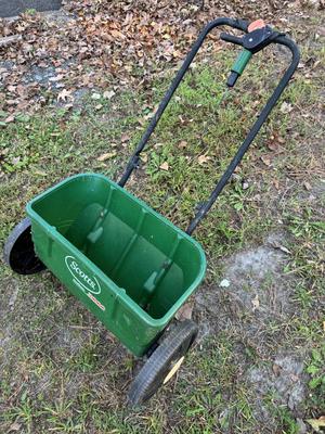 Scotts Accugreen 3000 Spreader