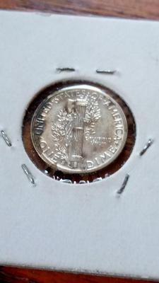 LOT 138 - 1945-S MERCURY DIME