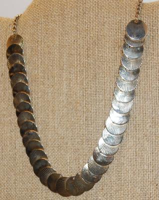 34 Snake-Style Gold Tone Circles Necklace 17" L