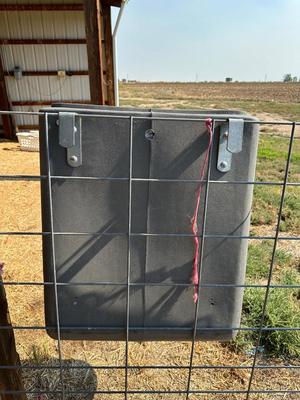 RUGGED RANCH POLY WALL FEEDER