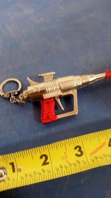 LOT 176 OLD GALAXY SPACE GUN KEYCHAIN