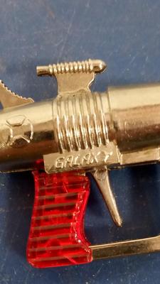 LOT 176 OLD GALAXY SPACE GUN KEYCHAIN