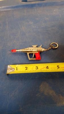 LOT 176 OLD GALAXY SPACE GUN KEYCHAIN