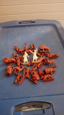 LOT 190 AUBURN NOAHS ARK FIGURES
