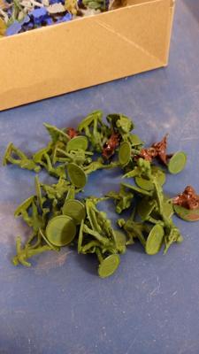 LOT 191 BOX HO FIGURES PLUS EXTRAS