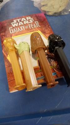 LOT 192 LOT OF STAR WARS ITEMS