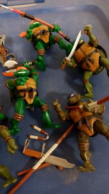 LOT 193 LOT OF TEENAGE MUNTANT TURTLES
