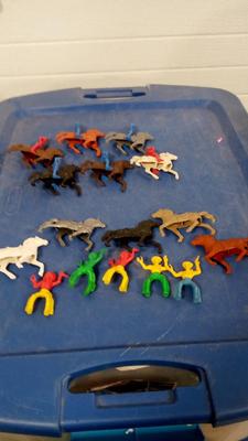 LOT 196 LOT OF OLD PLASTIC FIGURES