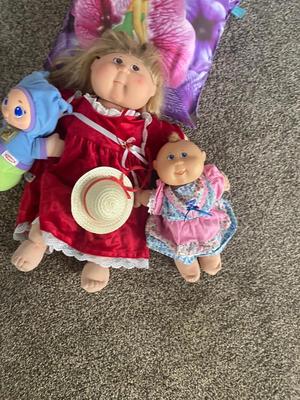 2 CABBAGE PATCH KIDS AND A CUTE LITTLE LULLABY GLOW WORM WITH TINKER BELL PILLOW