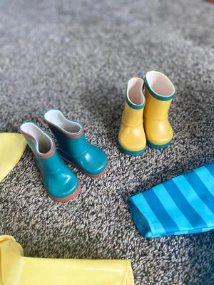AMERICAN GIRL RAIN GEAR, BOOTS, HAT AND JACKETS