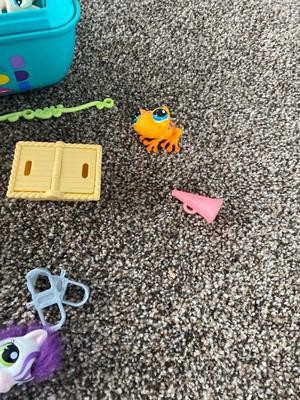 LITTLEST PET SHOP ANIMALS AND ACCESSORIES