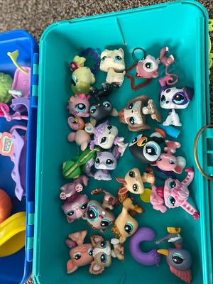 LITTLEST PET SHOP ANIMALS AND ACCESSORIES