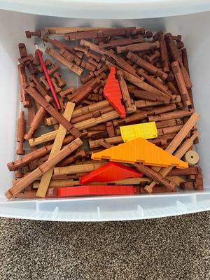 A CONTAINER OF LINCOLN LOGS