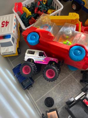 COWBOYS AND INDIANS FARM ANIMALS AND 4 WHEEL FUN