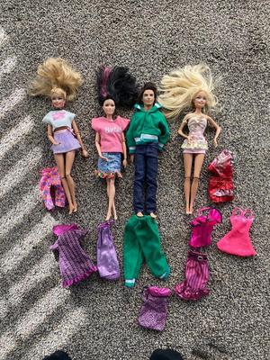 KEN AND BARBIES