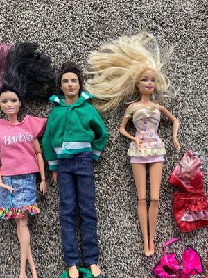 KEN AND BARBIES