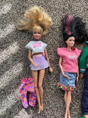 KEN AND BARBIES