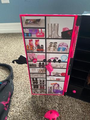 BARBIES BED & BEACH CRUISER, ALONG WITH CLOSET AND FASHION ACCESSORIES