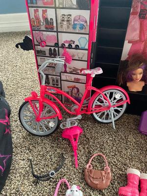 BARBIES BED & BEACH CRUISER, ALONG WITH CLOSET AND FASHION ACCESSORIES